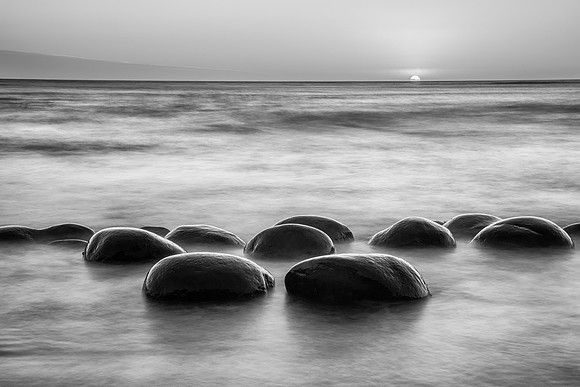 Bowling Ball Beach (B+W)